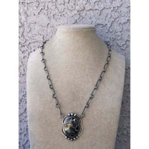 Collier pendentif artisanal Navajo en turquoise Black Jack et argent sterling - Product Image 1
