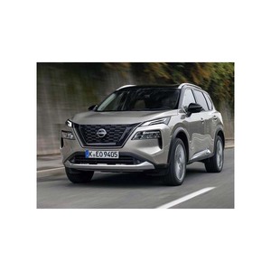 L'intérieur foncé en cuir X-Trail AWD de Nissan est équipé de fonctions de sécurité ACC de pointe pour vous garder en sécurité à chaque voyage - Product Image 2