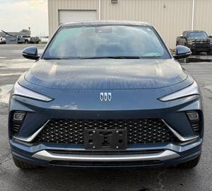 Dernier modèle Bleu 2024 Buick Envista Avenir FWD d'occasion, conduite à gauche, jantes en alliage R17, sièges en cuir clair, système de navigation, télécommande - Product Image 1