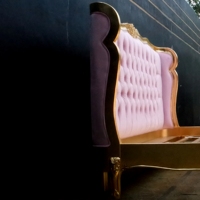 Lit à oreilles Louis XVI Meuble de chambre à coucher capitonné Versailles Or