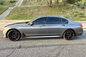 BMW 750i 2018 d'occasion, V8 biturbo, très bien équipée, provenant de Californie - Product Image 3