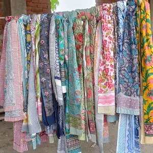 El bloğu baskı Sarongs toptan uygun fiyat sürü Sarongs kadınlar plaj kıyafeti Pareo 100% pamuk vual Sarongs
