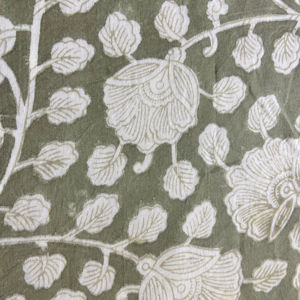 Tissu en coton imprimé à la main vert olive, motif floral blanc élégant - Product Image 1