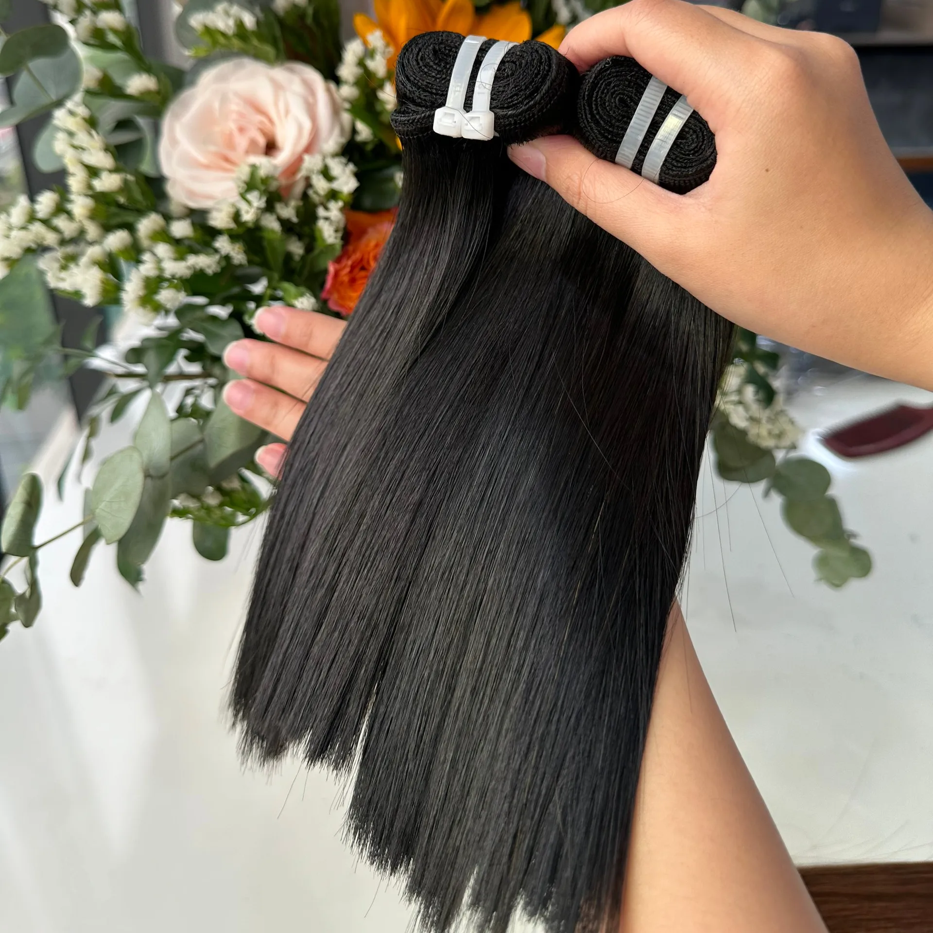 Estensioni di capelli umani naturali di alta qualità capelli di trama lisci capelli retini crudi vietnamiti grezzi dal produttore del Vietnam