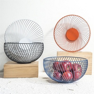 Compre cesta de fruta de metal High Garde con acabado en plata y oro, disponible, última cesta de fruta diseñada para la venta - Product Image 5