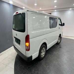 Fourgonnette d'occasion 2019 Quantum 2.5D-4D, boîte manuelle, traction avant, sièges en cuir, intérieur clair, pneus R21, conduite à droite, caméra de recul, 15 places - Product Image 2