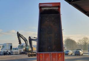 Camión Vol-vo FM 400 8X4 de 2010 con Motor de 451-500hp y Capacidad de Carga de 31-40T - Product Image 3