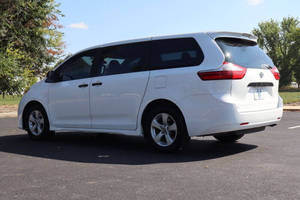 Toyota Sienna L d'occasion 2018 - Product Image 2