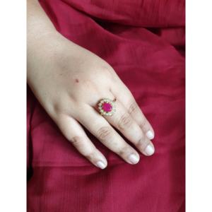 Elegante anillo de piedra roja chapado en oro para Mujer | Anillo de desgaste de fiesta ajustable con acentos de CZ Joyería de moda india para mujer - Product Image 2