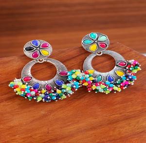 Pendientes colgantes de cuentas multicolores de alta calidad, accesorio de moda Chapado en plata oxidada de alta calidad para mujer - Product Image 1