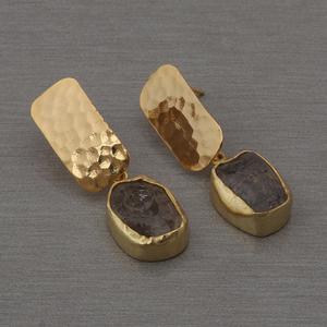 Rutilo negro Piedra preciosa cruda Piedra natal hecha a mano Chapado en oro Textura martillada Estilo de gota Pendientes a granel Venta al por mayor Suministro de joyería - Product Image 3