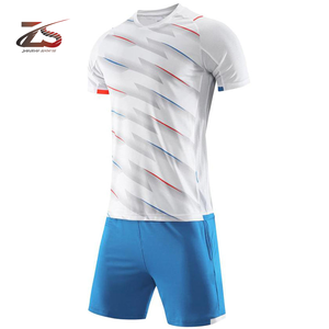 Uniformes de fútbol personalizados de poliéster 100% de alta calidad con LOGO fabricados en Pakistán - Product Image 5