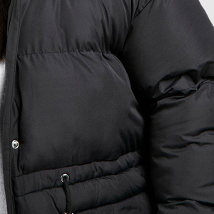 Parka Larga Impermeable con Capucha para Mujer, Cierre de Cremallera, Abrigo de Invierno, Comodidad al Aire Libre, Hecha de Tela de Nailon Resistente al Viento y al Agua - Product Image 4
