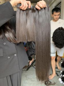 Extensions de cheveux lisses et soyeux, colorées, super double drawn, avec closure frontale en dentelle - Product Image 4