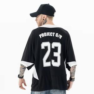 เสื้อยืดแขนสั้นสำหรับผู้ชายเสื้อเจอร์ซีย์ลายตัวอักษรอเมริกันคลาสสิกแบบย้อนยุค - Product Image 4