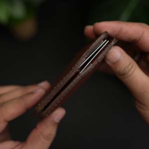 WF Leathercraft No. Portefeuille porte-cartes long et fin 86, en cuir marron tanné végétal, protection RFID, design bifold, style décontracté et luxueux - Product Image 6