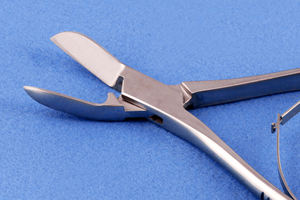 Pinzas de Corte Óseo Curvas MayoMed de 22 cm con Doble Resorte (Rongeur) para Cirugía Ortopédica - Instrumento Hospitalario de Clase I con Certificación CE - Product Image 4