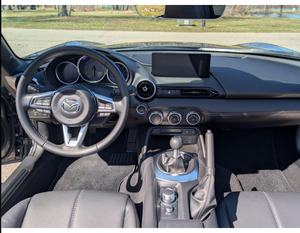 Mazda MX5 Grand Touring Coupé Turbo AWD 2024, Bajo Kilometraje, Caja de Cambios Automática, Volante a la Izquierda, Cuero Oscuro, R18, Gasolina - Product Image 3