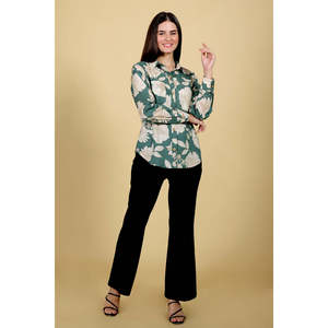 Chemise en coton popeline décontractée vintage douce avec de grands motifs floraux verts pour une tenue estivale sans effort - Product Image 2