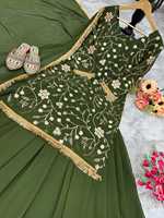 LANCEMENT DU NOUVEAU DESIGNER DE FÊTE ET DU LEHENGA AVEC DU TRAVAIL DE BRODERIE ET DE LA DENTELLE AVEC L'ENSEMBLE DUPATTA