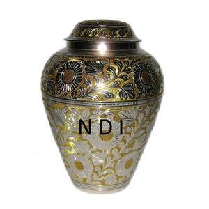 Fournitures funéraires de conception en relief Urnes de crémation de grande taille Cendres humaines adultes Urnes de crémation commémoratives en laiton - Product Image 4
