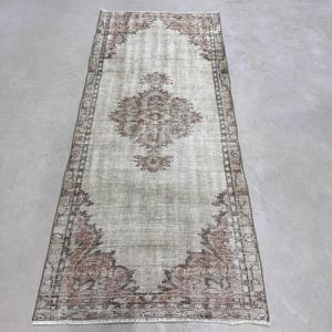 Tapis turc à accents orientaux 2,8x6,5 pi (85x198 cm), tapis gris vintage oriental - Product Image 1
