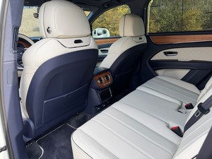 เบนท์ลีย์ บีนท์อะย่า อาซูเร ปี 2023 สภาพสะอาดมาก เกียร์อัตโนมัติ เครื่องยนต์ V8 - Product Image 4