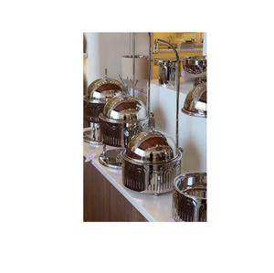 Plato de frotamiento funcional de acero inoxidable con diseño de pared alta que evita derrames y mantiene la presentación de los alimentos ordenada - Product Image 1