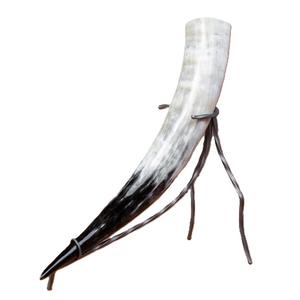 Cuerno de búfalo hecho a mano Cuerno vikingo para beber con soporte de hierro Cuerno vikingo para beber grabado personalizado con diseño personalizado - Product Image 1