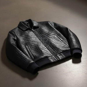 Veste en cuir de vache à finition gaufrée avec logo frontal à motif uni, veste d'hiver légère et écologique - Product Image 4