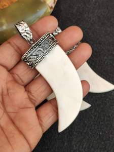 Pendentif croix en corne de buffle vintage naturel fait à la main de haute qualité bijoux cadeau de noël de l'inde - Product Image 2