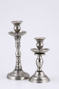 Bougeoir décoratif en métal de finition antique pour éclairage élégant et décoration de table - Product Image 5