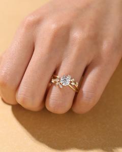 Bague de fiançailles en or CZ coupe ronde de 7mm avec marquise et grappe de pierre latérale ronde bijoux d'anniversaire de mariage de mariée - Product Image 4