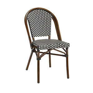 Chaise de salle à manger Jennie de style mid-century, avec structure en aluminium et assise et dossier en rotin synthétique, pour une utilisation intérieure et extérieure. - Product Image 2