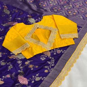 Sari de Seda Dola Premium VASTRA COTTAGE con Bordado Meenakari Zari, Ribete de Lentejuelas y Cordones, Diseño de Alta Costura para Bodas - Product Image 3