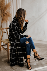 Manteau long ceinturé à carreaux noirs pour femme, style windowpane, en mélange de laine doux, idéal pour l'automne et l'hiver - Product Image 2