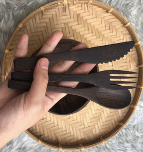 ชุดช้อนไม้ทำมือจากไม้กระถินเทศที่ทนทาน เหมาะสำหรับเสิร์ฟและทำอาหาร โดดเด่นด้วยรูปทรงที่เป็นเอกลักษณ์ แรงบันดาลใจจากเวียดนาม - Product Image 1