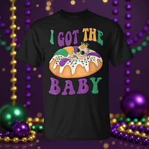 Camiseta de anuncio de embarazo con diseño de pastel del Rey de Mardi Gras para bebé, para nuevos padres - Product Image 3