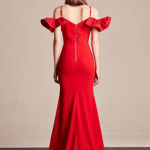 Elegante Vestido de Noche Rojo de Satén, Vestido de Fiesta Maxi Romántico con Cola de Capilla, Talla XS, Vestido Largo Decorado con Flores - Product Image 5