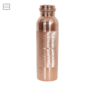 Botella de agua de cobre para yoga Ayurvédico con diseño grabado Compatibilidad de bebida directa para hervir agua Beneficios para la salud - Product Image 3