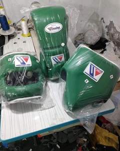 Gants de boxe classiques personnalisés en usine/gants d'entraînement professionnels - Product Image 1