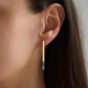 Boucles d'oreilles pendantes en forme de barre personnalisées avec pierre de naissance Topaze Bleue, en argent sterling 925 plaqué or 14 carats pour femme - Product Image 4