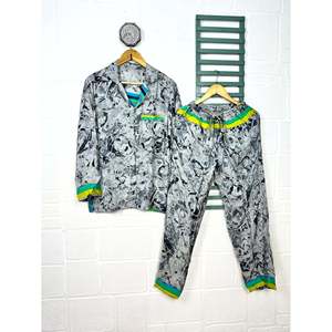 Langes ODM Nachhaltiges <b>Pyjama</b>-Set Aus Recycelter Seide Leichte Und Atmungsaktive Nachtwsche - Product Image 1