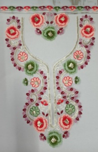 Dentelle à encolure brodée à paillettes de créateur sur filet pour robe de chemisier saree Kurti matériel de robe de couture et confection de vêtements - Product Image 2