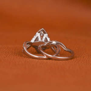 Anillo de compromiso de oro macizo de 14 quilates, corte Marquesa, racimo de diamantes cultivados en laboratorio, estilo moderno, certificado IGI, anillo de diamantes sin conflictos - Product Image 4