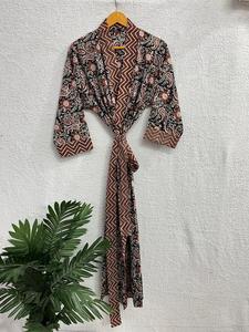 Robe Kimono en coton noir Boho fait à la main Robe longue imprimée Paisley pour femmes, tenue de nuit de bain d'été décontractée pour demoiselles d'honneur - Product Image 4
