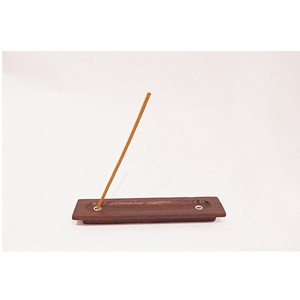 Porta Incienso de Madera Maciza Hecho a Mano en India con Placa de Latón y Orificios de Ventilación para una Combustión Limpia Disponible para la Venta - Product Image 1