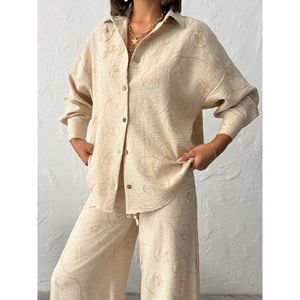 Camisa de Lino Bordada para Mujer TOPSHOW, Blusa Casual de Manga Larga con Estampado de Piedras para Venta al por Mayor, Tallas S-L Disponibles - Product Image 4