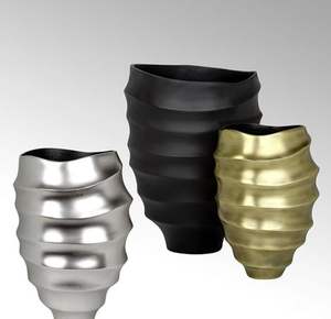 Durable, Long-lasting Decorative <b>Metal</b> <b>Vases</b> with Intricate Detailing Perfect for Floral Arrangements in Living Rooms - Product Image 3