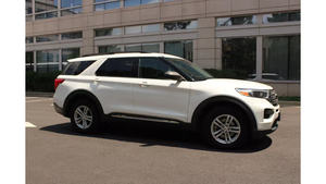 Coche usado Seminuevo Certificado 2022 F ord Explorer XLT 4WD - Product Image 2